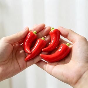 4개 들이 고추 모양 세라믹 젓가락 받침 세트, 손으로 그린 도자기 테이블웨어 홀더, 젓가락, 스푼, 포크를 위한 독특한 추가품, 귀여운 주방 및 레스토랑 장식, 이상적인 집들이 선물