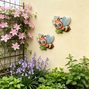 [2.5D] 2.5D 메탈 꿀벌 벽 예술 장식, 2개입. 야외용, 정원, 안뜰, 울타리, 벽, 파티 등에 적합. 친구와 가족을 위한 훌륭한 선물, 휴일 장식 및 야외 벽 미화에 완벽. 꿀벌은 근면, 단맛, 번영, 행운을 상징하며 건강한 자연 생태의 징조로도 여겨져 여유로운 태도, 힐링, 삶에 대한 사랑을 전달합니다.