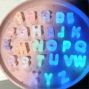 52개입 - 야광 대형 구멍 레터 비즈, 대형 구멍 아크릴 레터 루스 비즈, 랜덤 레터 혼합 색상, 팔찌 목걸이 휴대폰 참 키 체인 가방 포장 주얼리, 우정 선물 수제, 할로윈에 적합