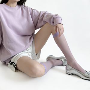 2026 봄/여름 트렌디 여성 라벤더 퍼플 니하이 삭스 1켤레, 얇고 통기성 좋은 종아리 양말, Y2K 패션 블로거 스타일, 부드러운 마카롱 라이트 퍼플, 슬러치 삭스, INS 패션 스위트 스타일, 데일리 & 파티 웨어, 미끄럼 방지 & 낙하 방지