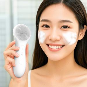 휴대용 전동 얼굴 클렌징 브러시, 가정용 미용기기로, 부드러운 실리콘 전동 얼굴 클렌저로 깊고 부드러운 클렌징과 각질 제거 효과가 있어 남녀 모두에게 적합한 연말 선물입니다.