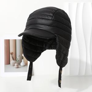 크리스마스 선물 퀼팅된 패딩 가을/겨울 방한 귀덮개가 있는 따뜻한 비행 모자, 잠금 스트랩이 있는 방풍 오리부리 스타일 레이펑 모자