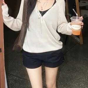 가을 신상 한국 스타일 슬림핏 틈새 디자인 V넥 버튼 스루 시어 롱 슬리브 스웨터 탑, 인스 스타일 부드럽고 편안한 다용도 레이어링