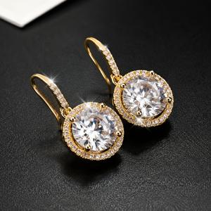 우아하고 고급스러운 기하학적 라운드 구리 드롭 귀걸이 한 쌍, 반짝이는 라운드 인조 큐빅 지르코니아 상감. 정교하고 스타일리시하며 여성의 일상 선물 및 연회용으로 적합. 눈부신 선물.