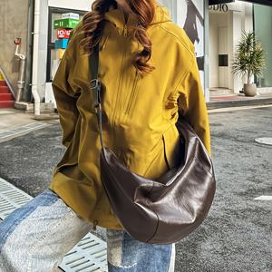 새로운 개별 이지 패션 숄더백 대용량 스포츠 라이딩 백 캐주얼 경량 웨이스트백 스타일 가벼운 럭셔리 출퇴근 크로스바디 백