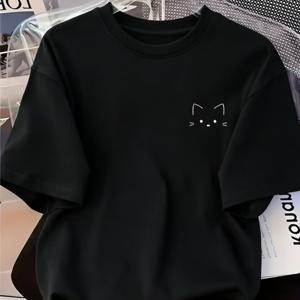 플러스 사이즈 남성용 티셔츠, 작은 고양이 라인 드로잉 가슴 로고가 있는 일본 스타일, 남녀공용, 피부 친화적이고 통기성 좋은 니트 반팔, 루즈핏 슬림핏 베이직 스타일, 심플하고 활용도 높은 에센셜 디자인, 플러스 사이즈