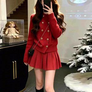 새로운 투피스 원피스 세트 올드 머니 스타일 여성용 앙금 企业的双排扣连衣裙과 플리츠 미니 스커트 2026 초가을