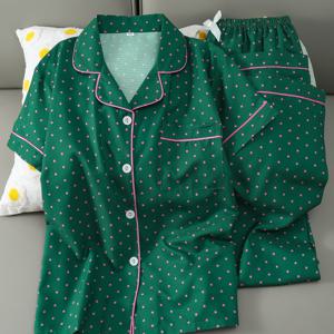 여성용 풀 바디 다크 그린 베이스 핑크 미니 물방울 무늬 파자마 세트, 반팔 긴 바지 2pcs 세트, 탄성 허리 밴드, 버튼업 탑, 가을 겨울 올 시즌 여성용 뷰티 파자마로 적합. 주문 카테고리: 여성용 파자마 세트