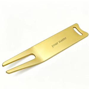 1개 맞춤형 텍스트 골프공 디보트 도구 - 흰색, 금색, 검은색 볼 마커, 맞춤 로고, 텍스트, 이름, 야외 스포츠 수리 포크, 가볍고 휴대 가능, 다양한 색상 제공, 친구 및 가족을 위한 이상적인 선물
