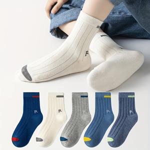 남아용 중목 양말 5켤레, 새로운 봄/여름 아동용 스포츠 양말, 통기성 좋은 사계절용 단색 레터링 프린트 트렌디한 양말
