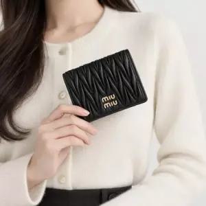 미우미우 5MV204 AFPP F0002 마테라쎄 나파 반지갑