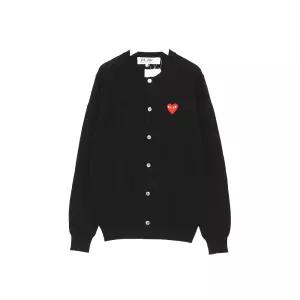 꼼데가르송 26FW 레드 하트 패치로고 울 크루넥 공용 가디건 AX N007 051 1