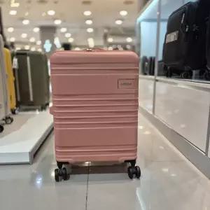 [아메리칸투어리스터]스카이렛ess 중형캐리어 24인치 QV417022 canyon clay