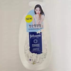 존슨즈 바디 케어 브라이트 로션 자스민 화이트 릴리 500ml x1개 / 본사 리뉴얼 신형 상품 발송
