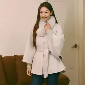 [롯데백화점]씨 핸드메이드 벨티드 숏코트 SLHRX2616