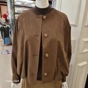 [BCBG]겨울25 밴딩 포우 스웨이드 자켓 B5D9J112