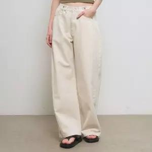 WOMAN 스냅 디테일 와이드 데님 팬츠 IVORY / WBE3L115081413636