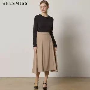 [쉬즈미스(SHESMISS)] 리치 볼륨 언발란스 플레어 스커트 (택가격:168000원)