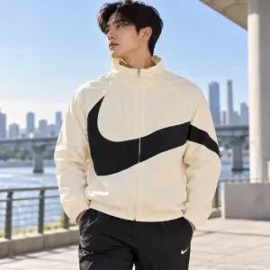 나이키 남녀공용 화이트 스우시 로고 우븐 자켓 FB7878-113 데일리 아우터
