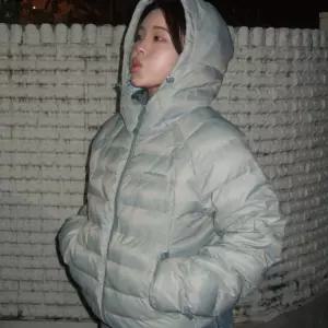[매장정품] 코드그라피 후드 경량 패딩 점퍼_스카이 블루 CBEWUHH350MY