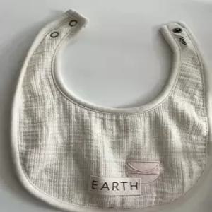 earth턱받이 바이우트 EARTH X AOUT 거즈빕 파우치 세트 (PINK)