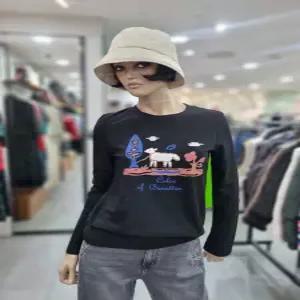 베네통/애플아울렛/양 프린팅 테리 티셔츠 BATSG9561
