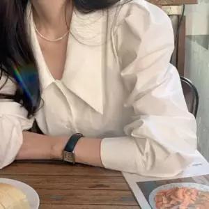 [라일리여성의류] Rly 퍼프 숄더 카라 벌룬 소매 화이트 셔츠 블라우스 52874377)