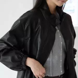 [더나무그림] 여성 볼륨 데일리 하이넥 카라 레더 점퍼 자켓 NCP8JP002 데이하이넥JP