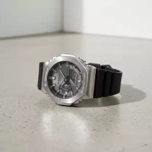 지쇼크 G-SHOCK GM-2100-1ADR 남성 메탈 베젤 아날로그 디지털 손목시계