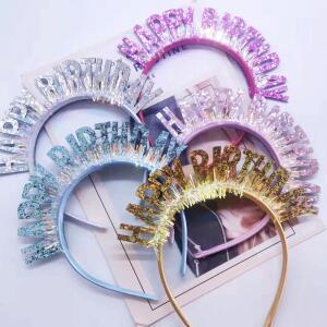 1개, 생일 장식이 있는 반짝이는 축하 헤드밴드.