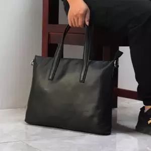 여자 남자 스퀘어 직장인 오피스 서류 가방