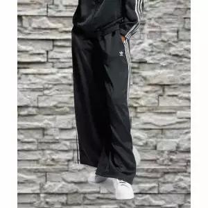 ADIDAS 새틴 트랙 팬츠 - 블랙 / IU2520