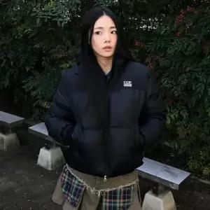 [롯데백화점]코드그라피 (우먼) RDS 에센셜 숏다운 점퍼 CBEWWIH070