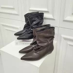 슈담 셔링 포인티드 웨지 미들 부츠 4cm