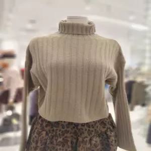 트위 스타필드수원 TOJDFKT019 세로 골지 터틀넥 니트