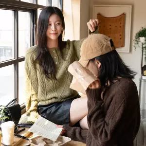 [캔마트] 알파카 꽈배기 울 핸리넥 니트