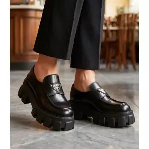 PRADA 26FW 1D649M B4L F0002 모놀리스 로퍼 4187264