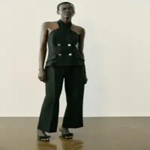 ZARA 크로스 홀터 점프수트 - 블랙 7989/536/800