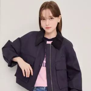 [롯데백화점]제이제이지고트 코듀로이 칼라 크롭 데님 재킷GN9A0JKJ3