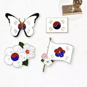 태극기 뱃지 외국인 친구 선물 전역 한국 기념품 가방 패션브로치 나비태극기 대한민국굿즈