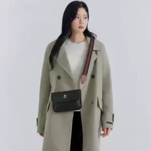 [지센] [25일까지 5%다운쿠폰] [택가 179,800원] 여성 피어로즈 모노그램 패턴 클러치백 LAABO902_BK