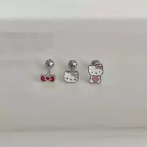 [콩심팥심]귀걸이 써지컬스틸 하트 리본 펜던트 데일리룩 포인트 액세서리