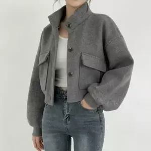 미니멀 여자 데일리룩 스탠드넥 크롭 캐주얼 자켓 옷자락 미니멀