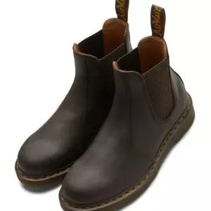 닥터마틴 DR. MARTENS 2976 첼시부츠 YS 크레이지 호스 다크 브라운 27486201