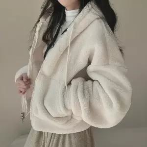 [골피아]양털 퍼 세미크롭 후드집업 여성