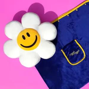 [위글위글] 포근한 무릎담요 쿠션담요 - Smile We Love