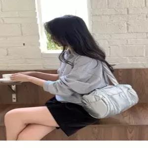 포올 패딩 원통형 숄더백 폴리에스테르 여성 가방 FA265 블랙 데일리