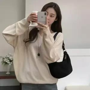 [코코블랑] 여리핏 브이넥 레글런 울 니트