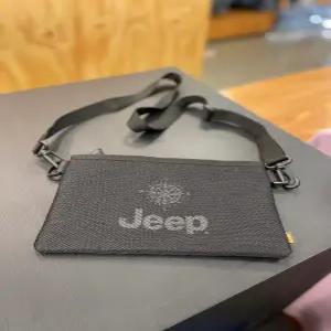 [지프]지프 Jeep 공용 매쉬 포켓 미니 크로스백 JM0GAU524
