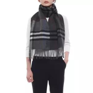 [버버리]26FW 여성 컨트라스트 체크 캐시미어 머플러 (8117706 MARLBOROUGH CHARCOAL W 26F)
